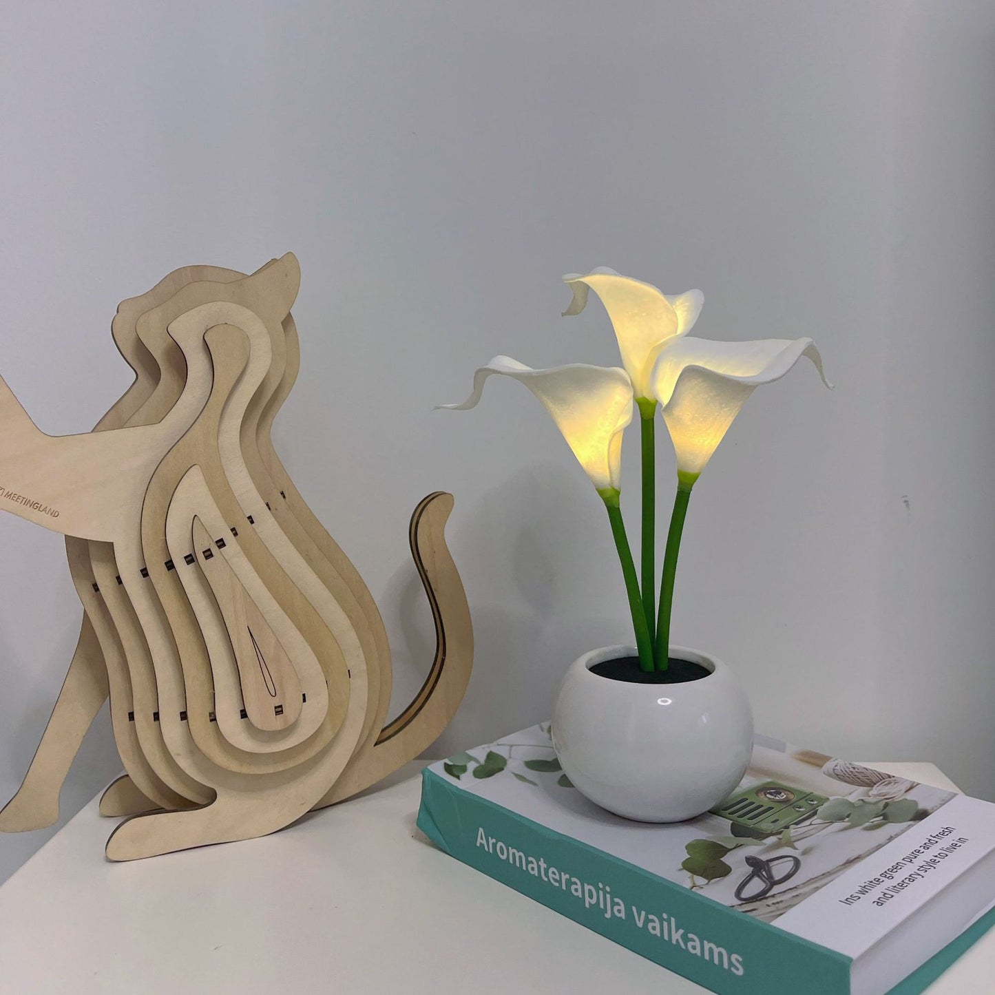 Cross-border calla lily simulation flower table lamp decorative bedside table lamp ornaments night light girlfriends gift ambient light wholesale