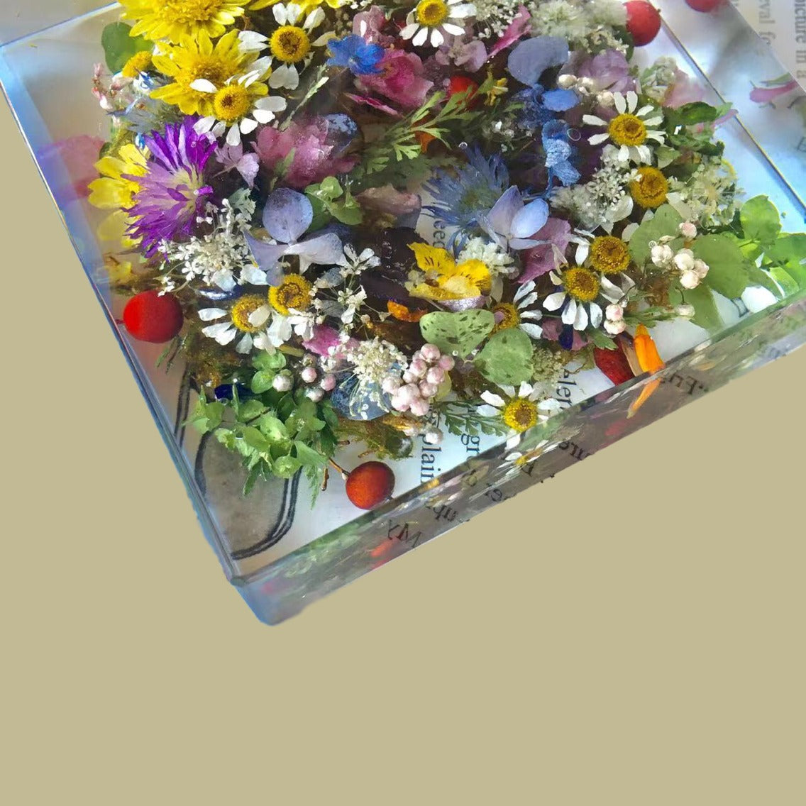 【Wreath】Night Light Drip Gel Botanical Specimen Handmade Resin Plants Real Flowers Size: 10x10x3cm