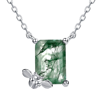 Collier transfrontalier en forme d'abeille en pierre naturelle moussue verte S925 argent agate cresson chaîne de clavicule Europe et États-Unis léger luxe