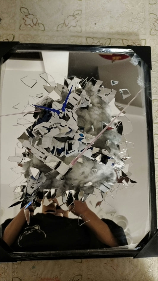 El producto terminado de «Out», el producto terminado de espejo roto Gundam