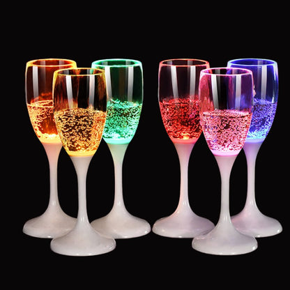 Produits transfrontaliers gobelets lumineux en plastique de qualité alimentaire FDA gobelets à cocktail disco KTV verre à vin lumineux dans l'eau brillante